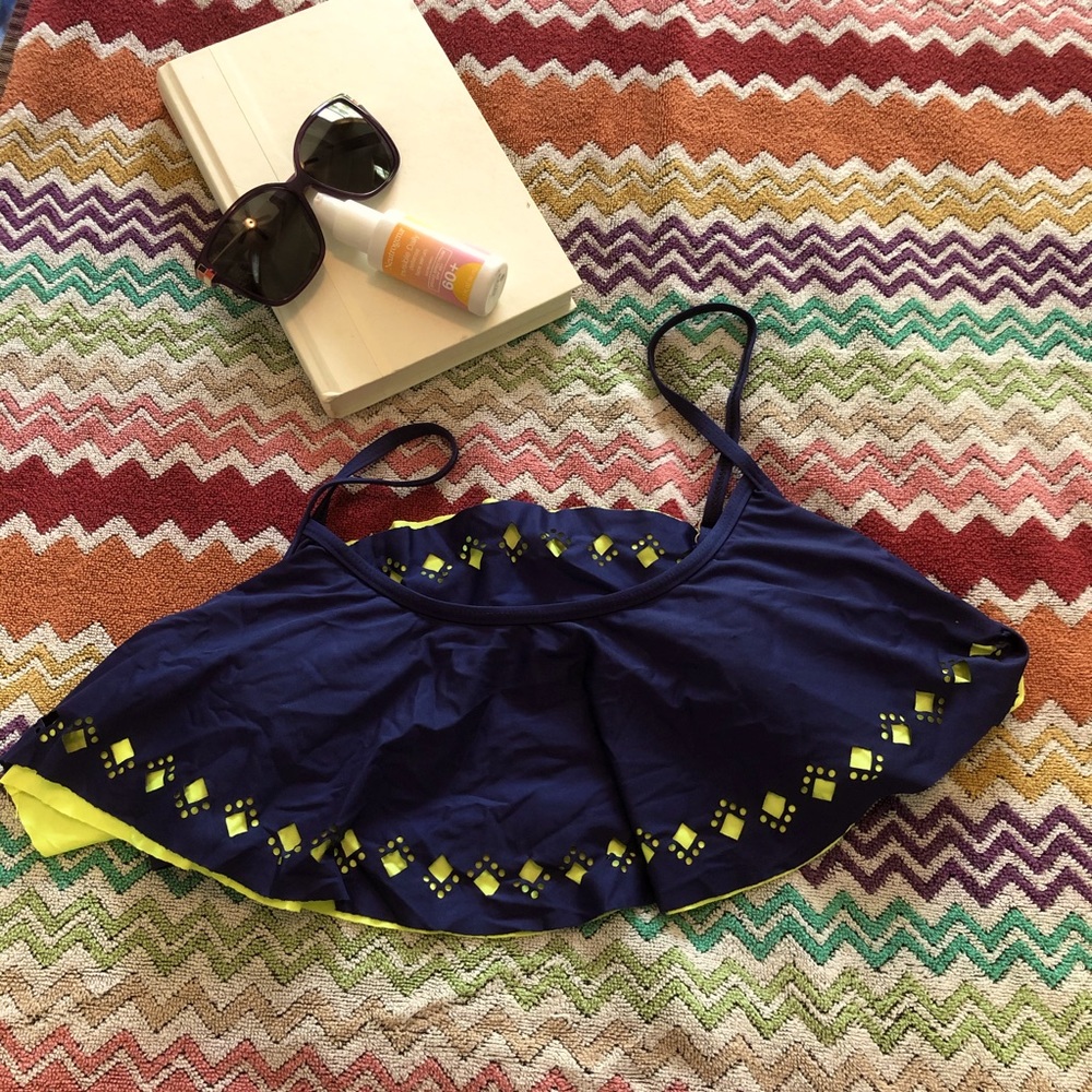 Flouncy Splendid Bikini Top ✨Adjustable Straps✨